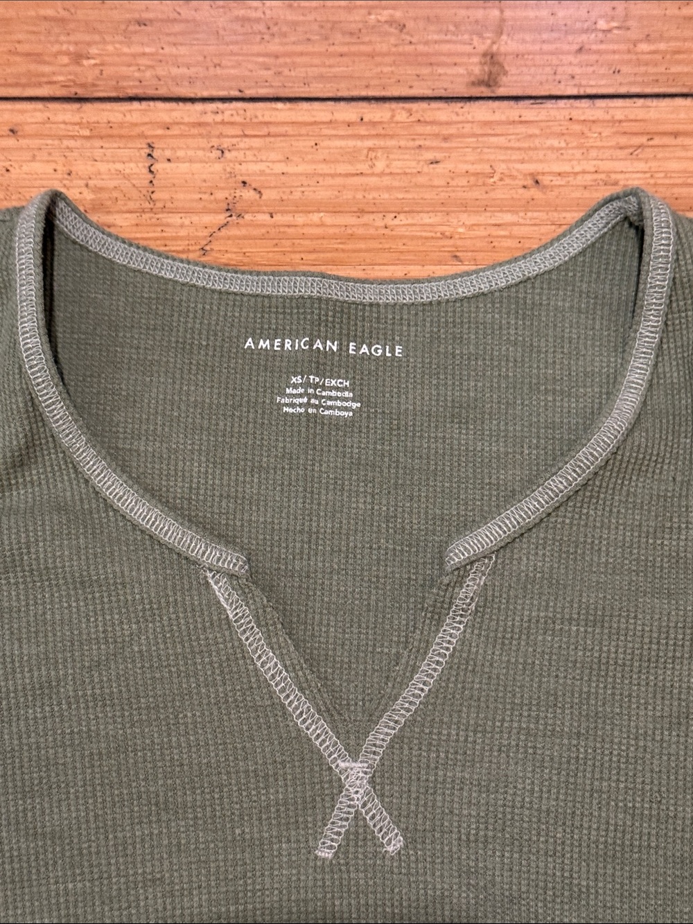 American Eagle Outfitters Olive Green Thermal weave Long-Sleeve Crop Top - Picture 2 of 2